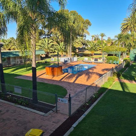 Motel Riverina Leeton Екстер'єр фото