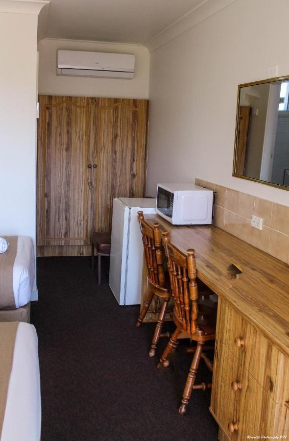 Motel Riverina Leeton Екстер'єр фото