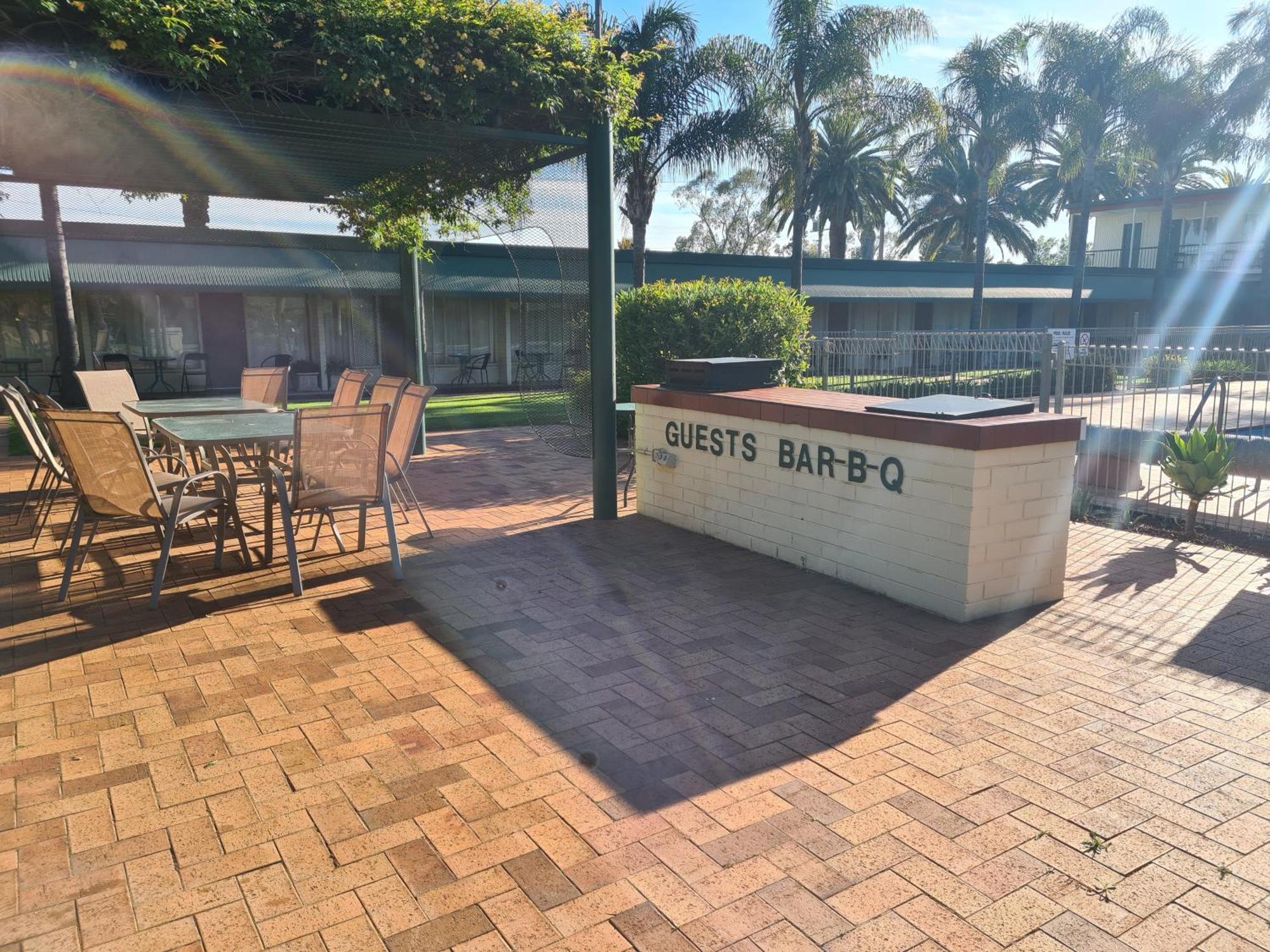Motel Riverina Leeton Екстер'єр фото
