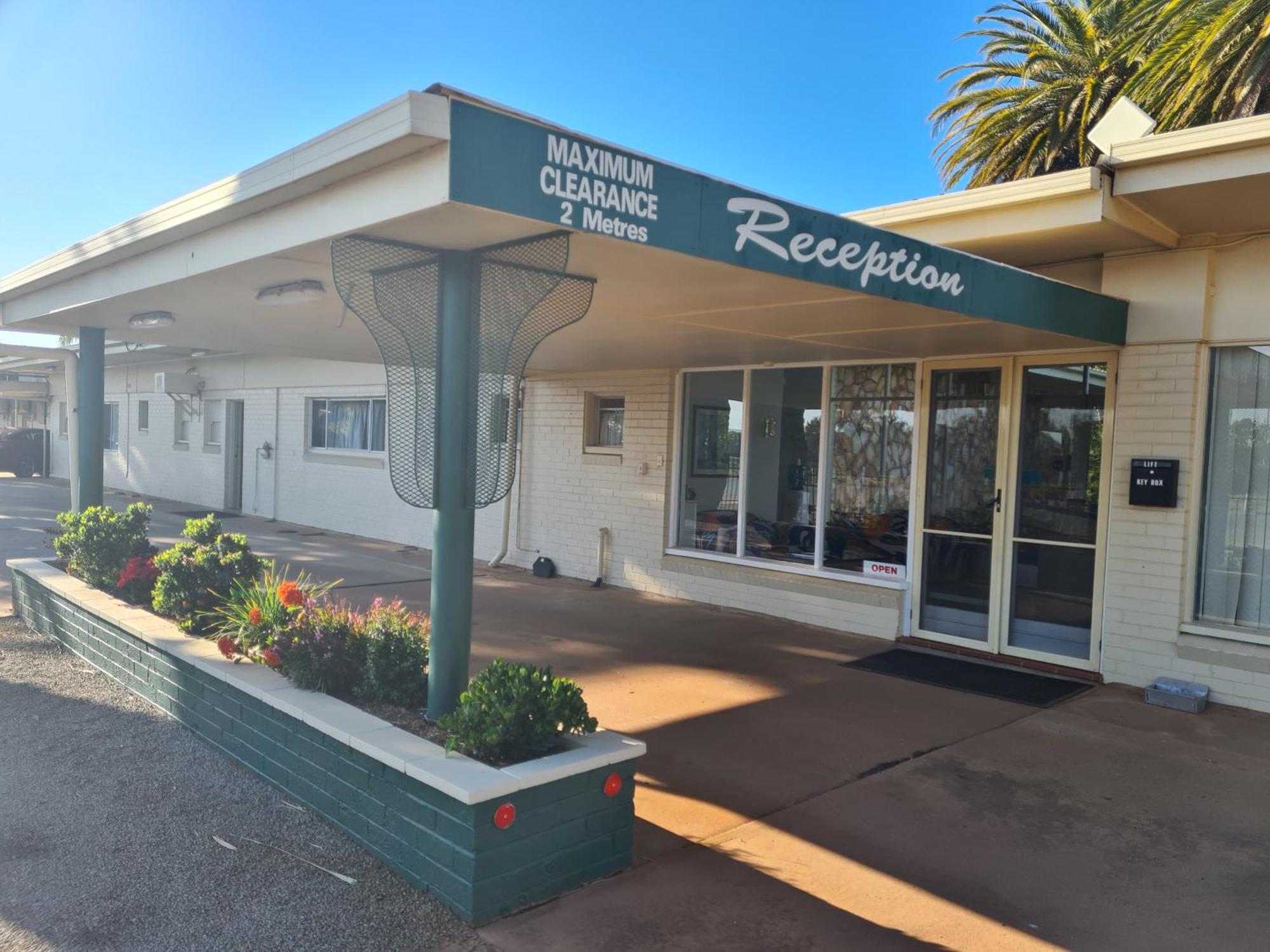 Motel Riverina Leeton Екстер'єр фото