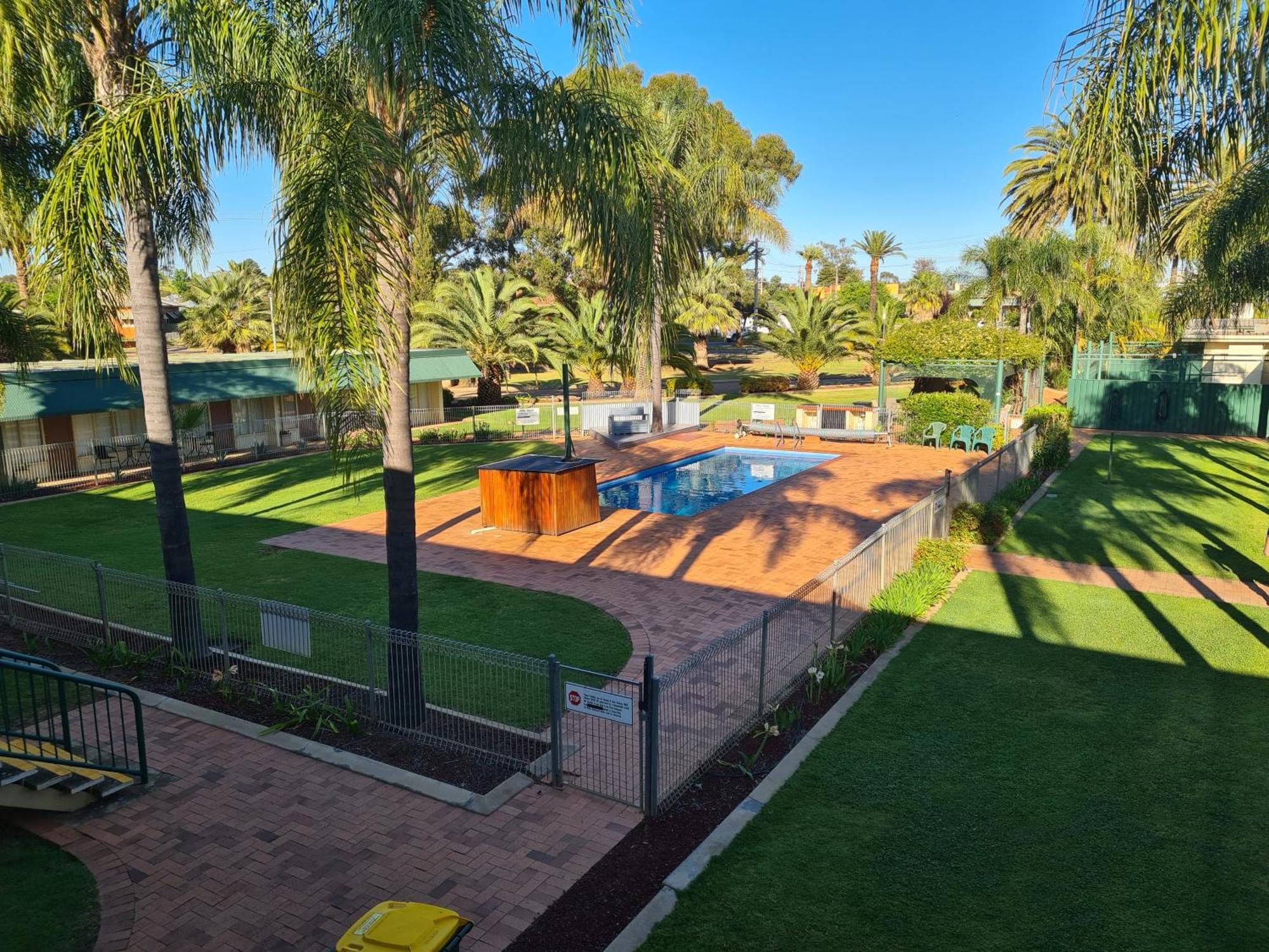 Motel Riverina Leeton Екстер'єр фото