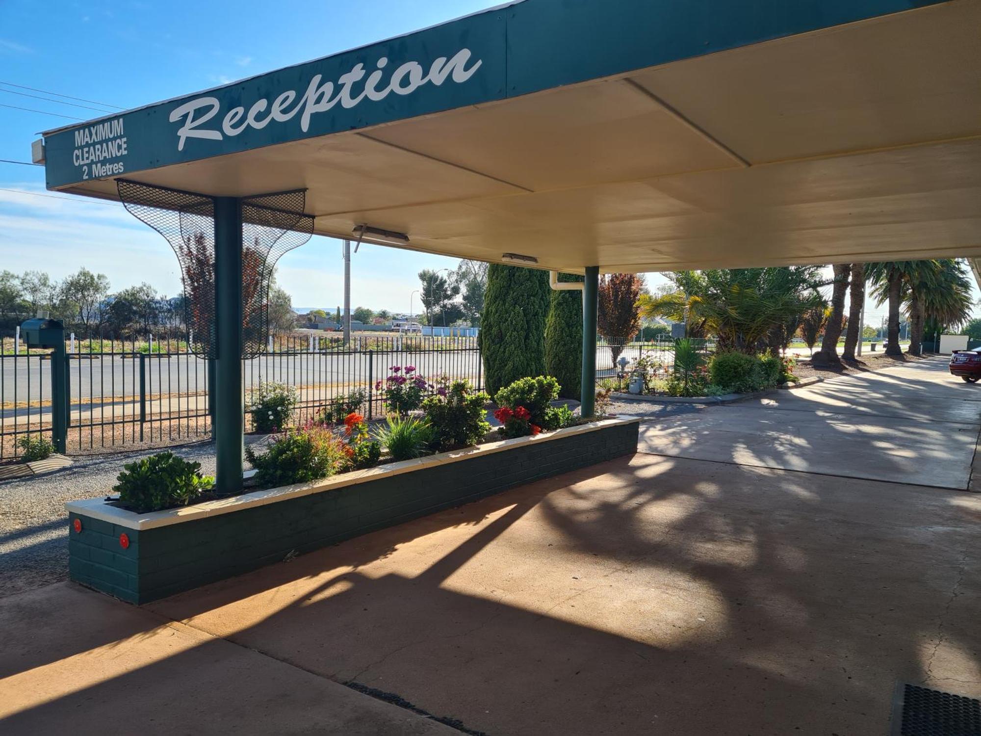 Motel Riverina Leeton Екстер'єр фото