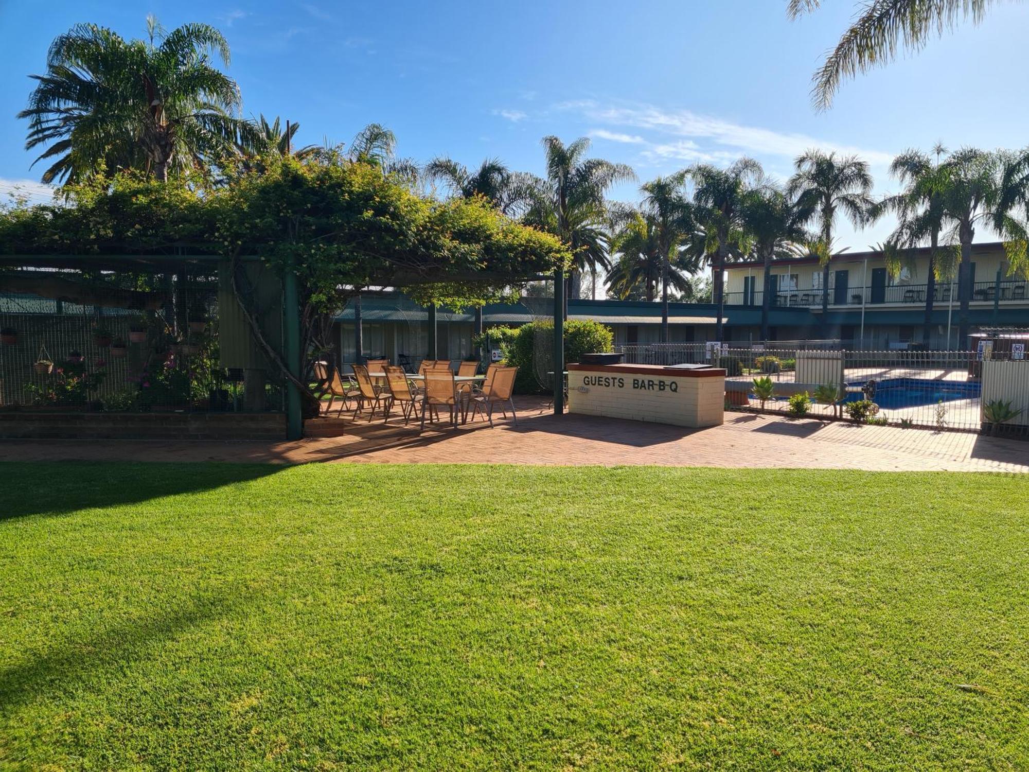 Motel Riverina Leeton Екстер'єр фото