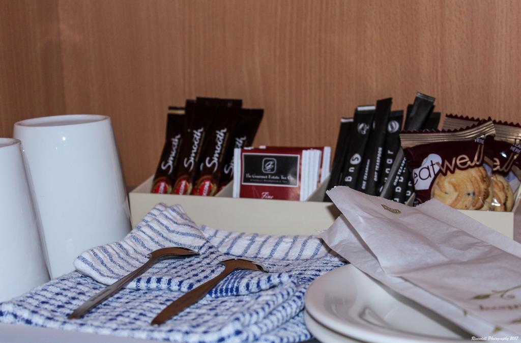 Motel Riverina Leeton Екстер'єр фото