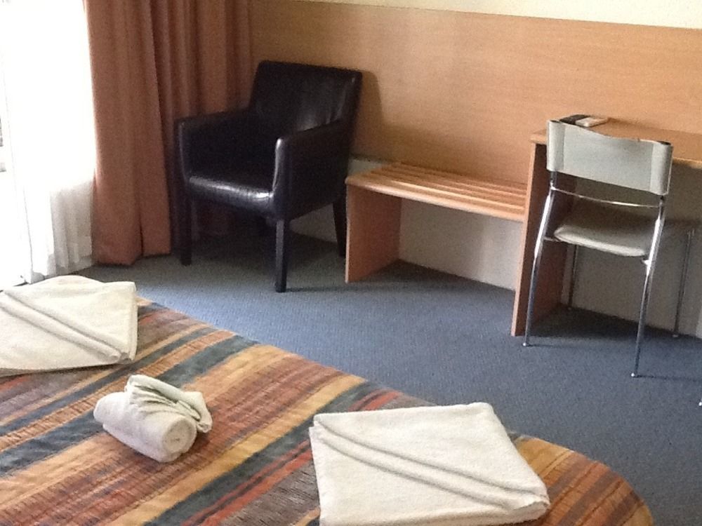Motel Riverina Leeton Екстер'єр фото
