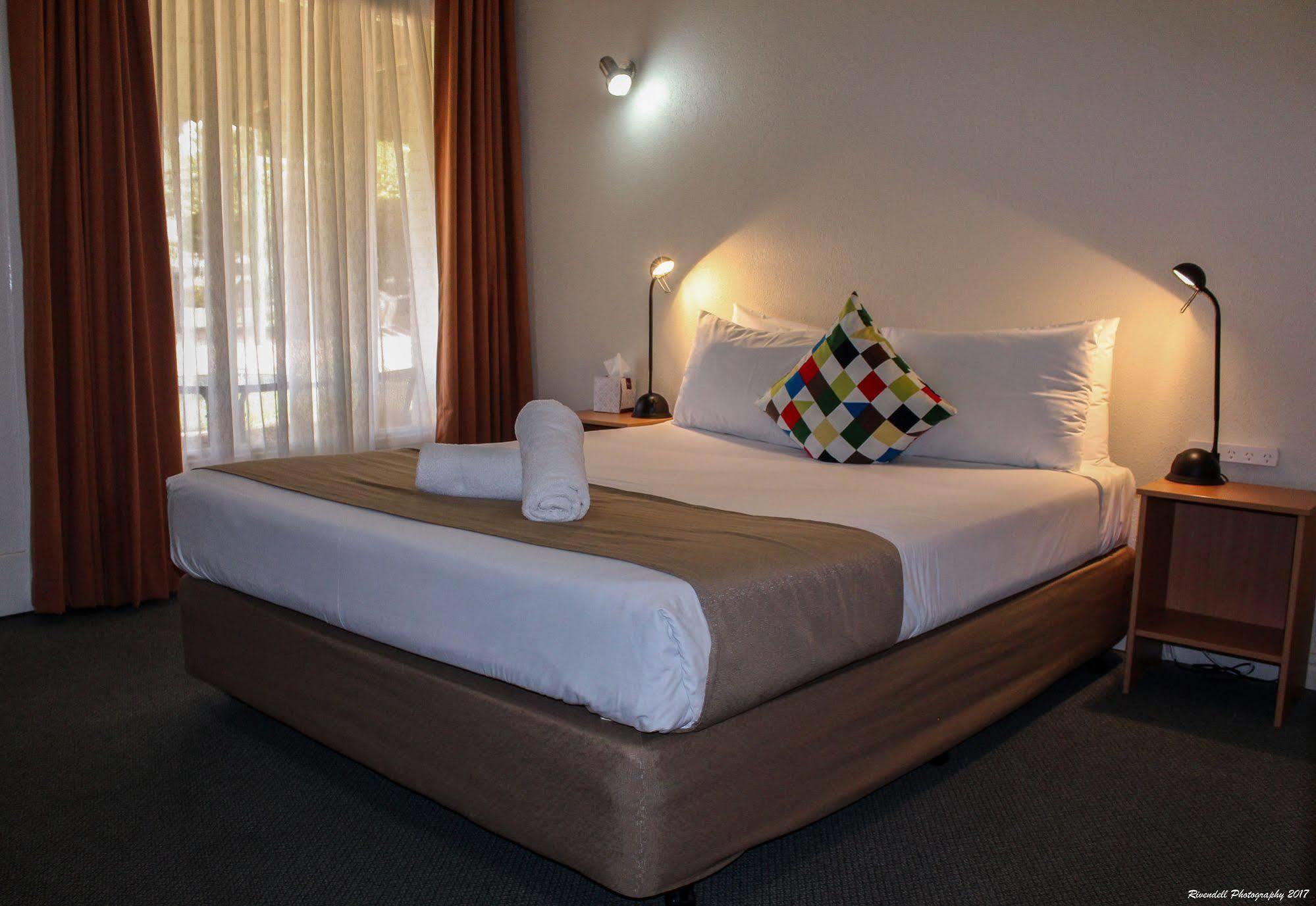 Motel Riverina Leeton Екстер'єр фото
