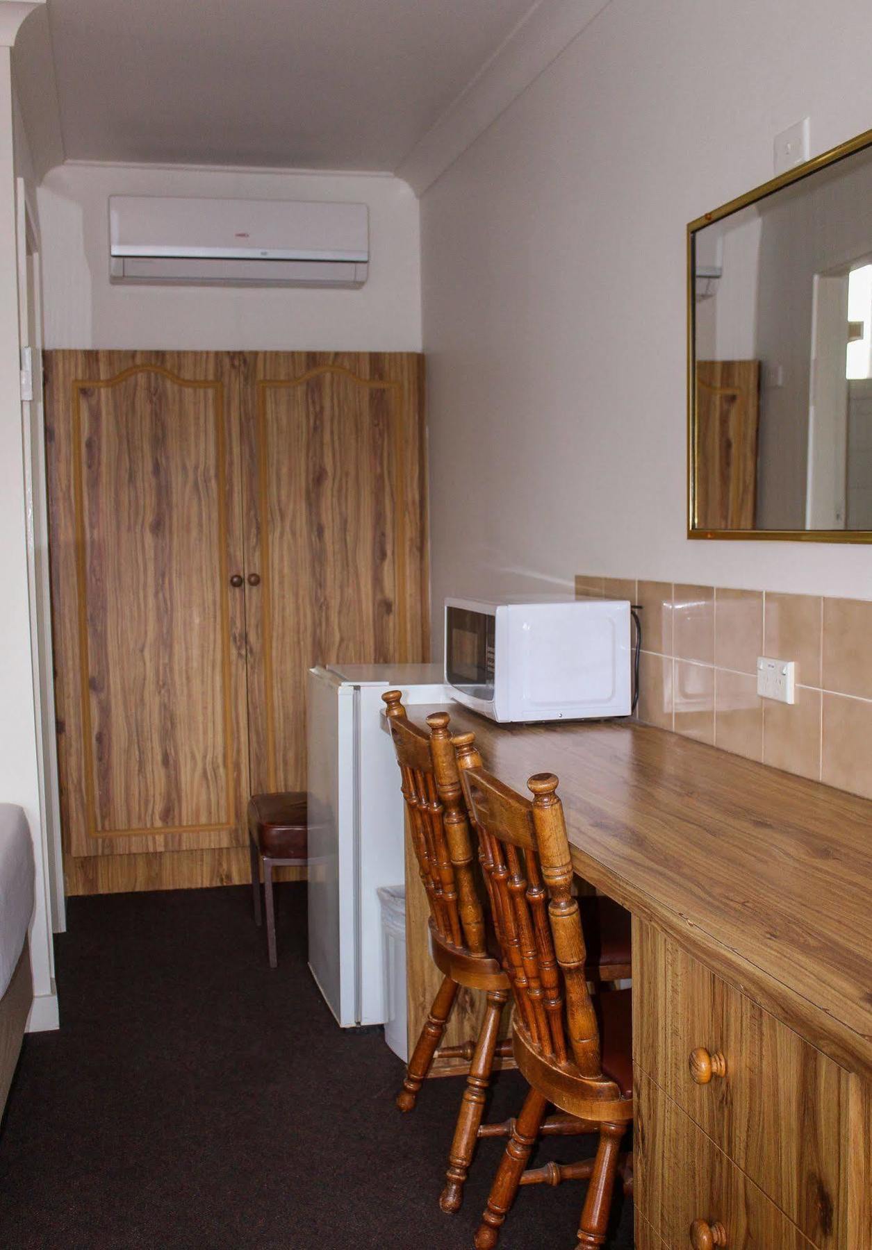 Motel Riverina Leeton Екстер'єр фото