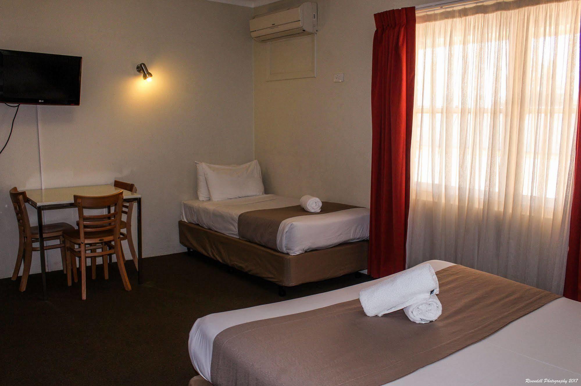 Motel Riverina Leeton Екстер'єр фото