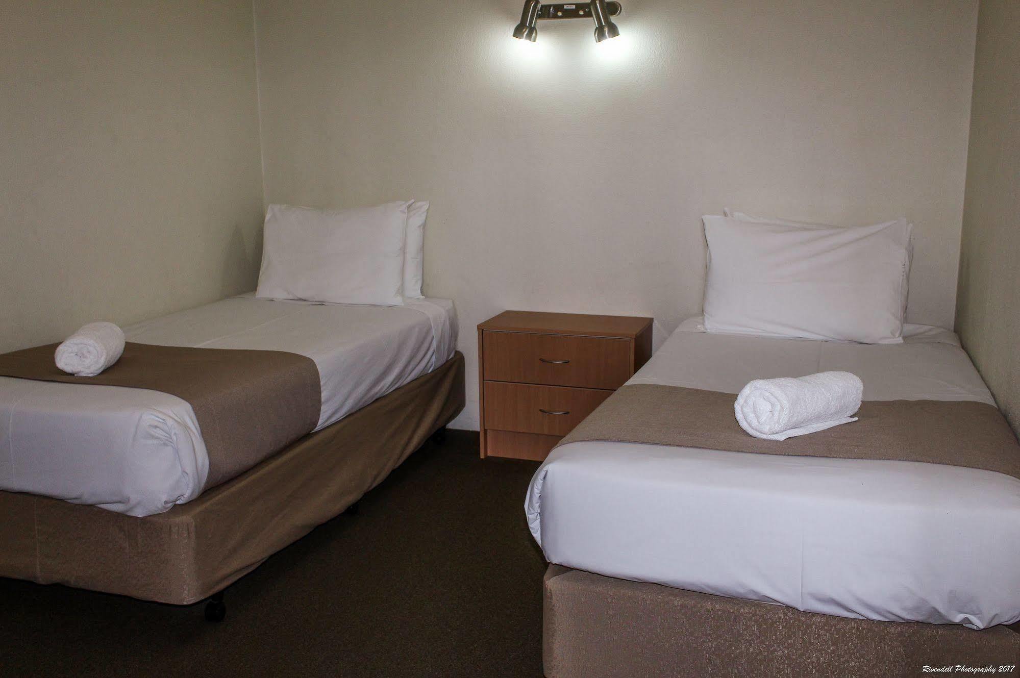Motel Riverina Leeton Екстер'єр фото
