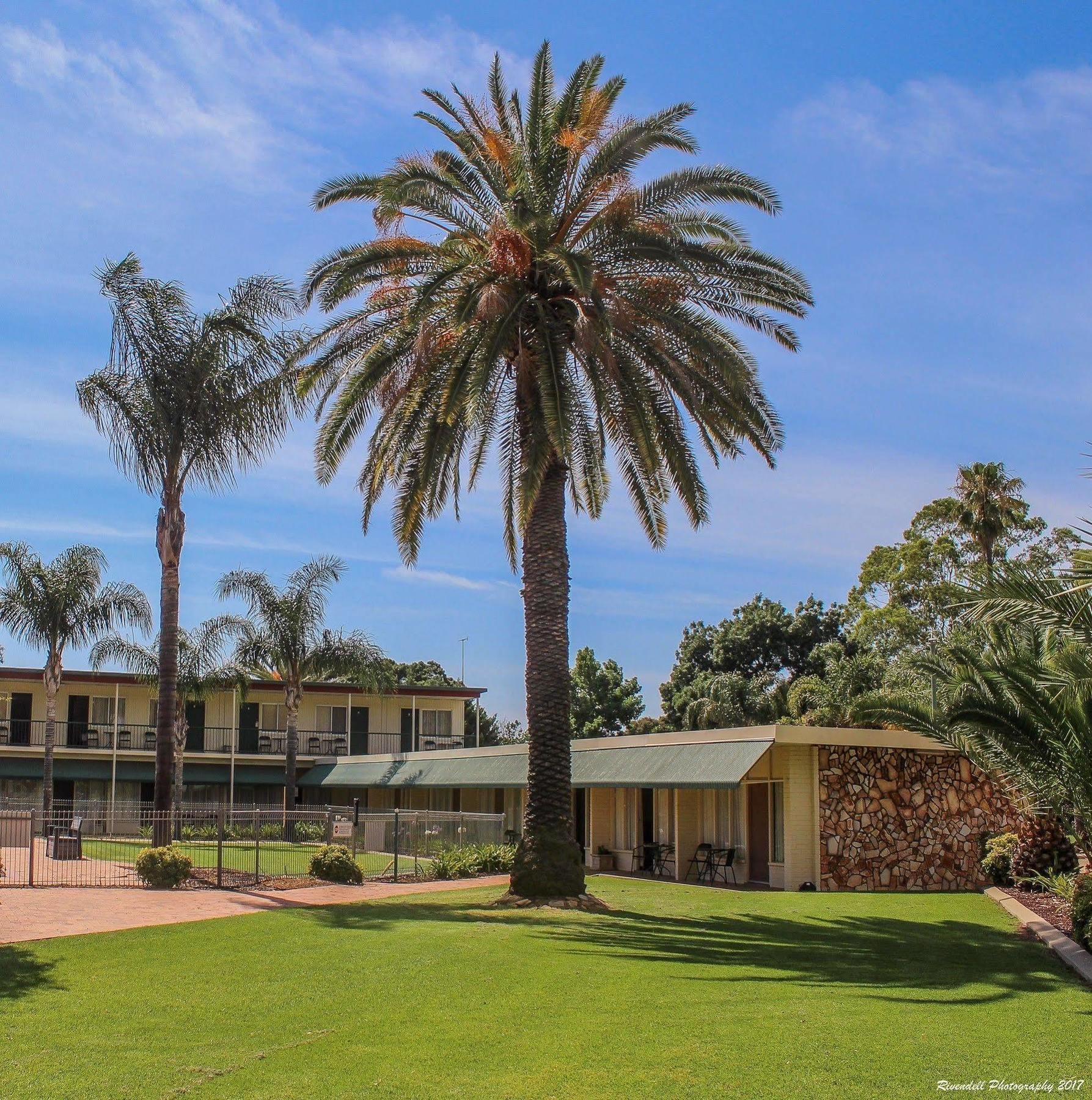 Motel Riverina Leeton Екстер'єр фото